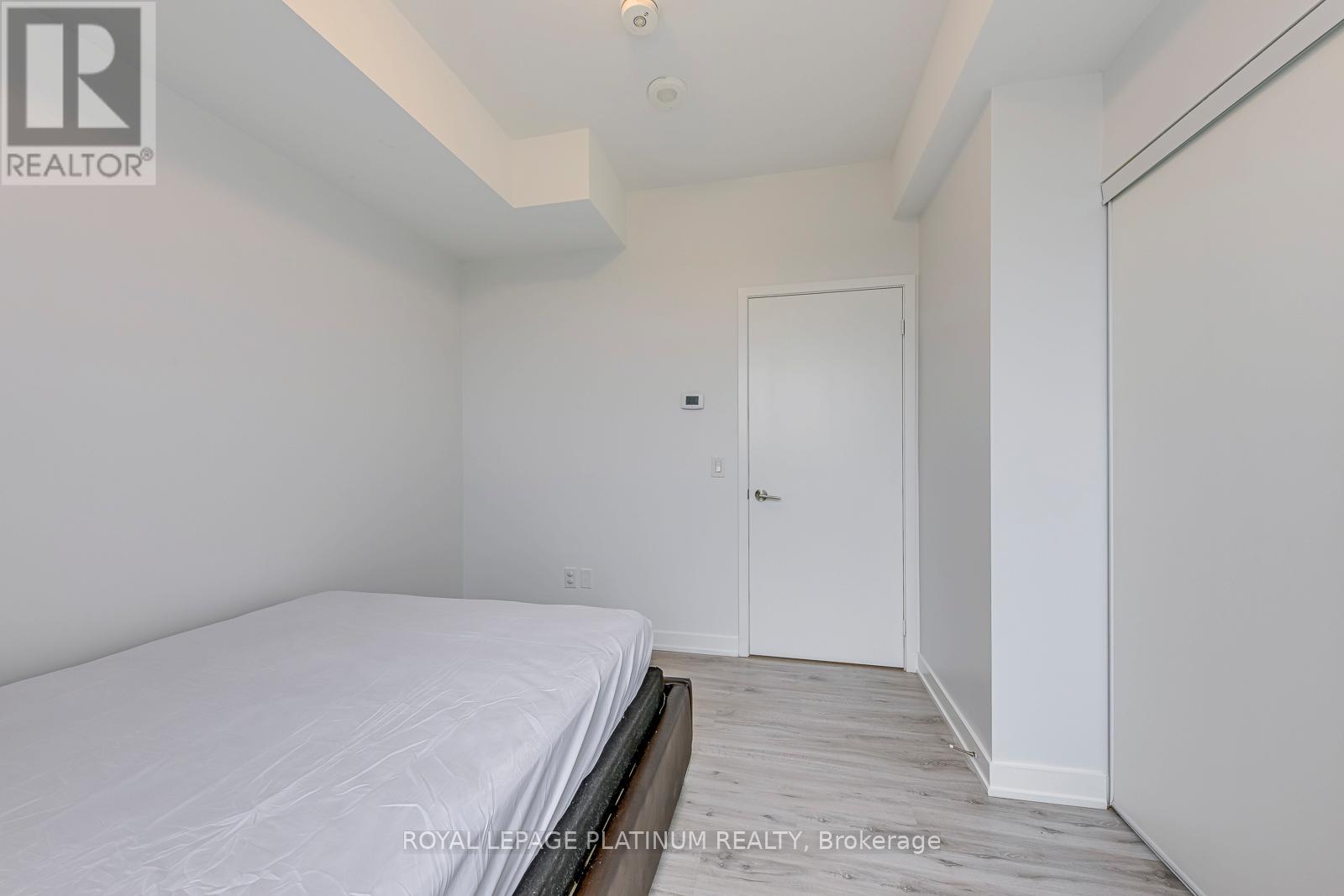 Photo 34 of 216 3005 Pine Glen Road, Oakville ON