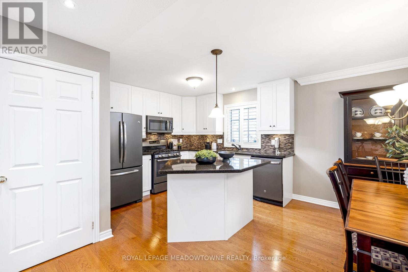 Photo 11 of 241 Ledwith Drive, Milton ON