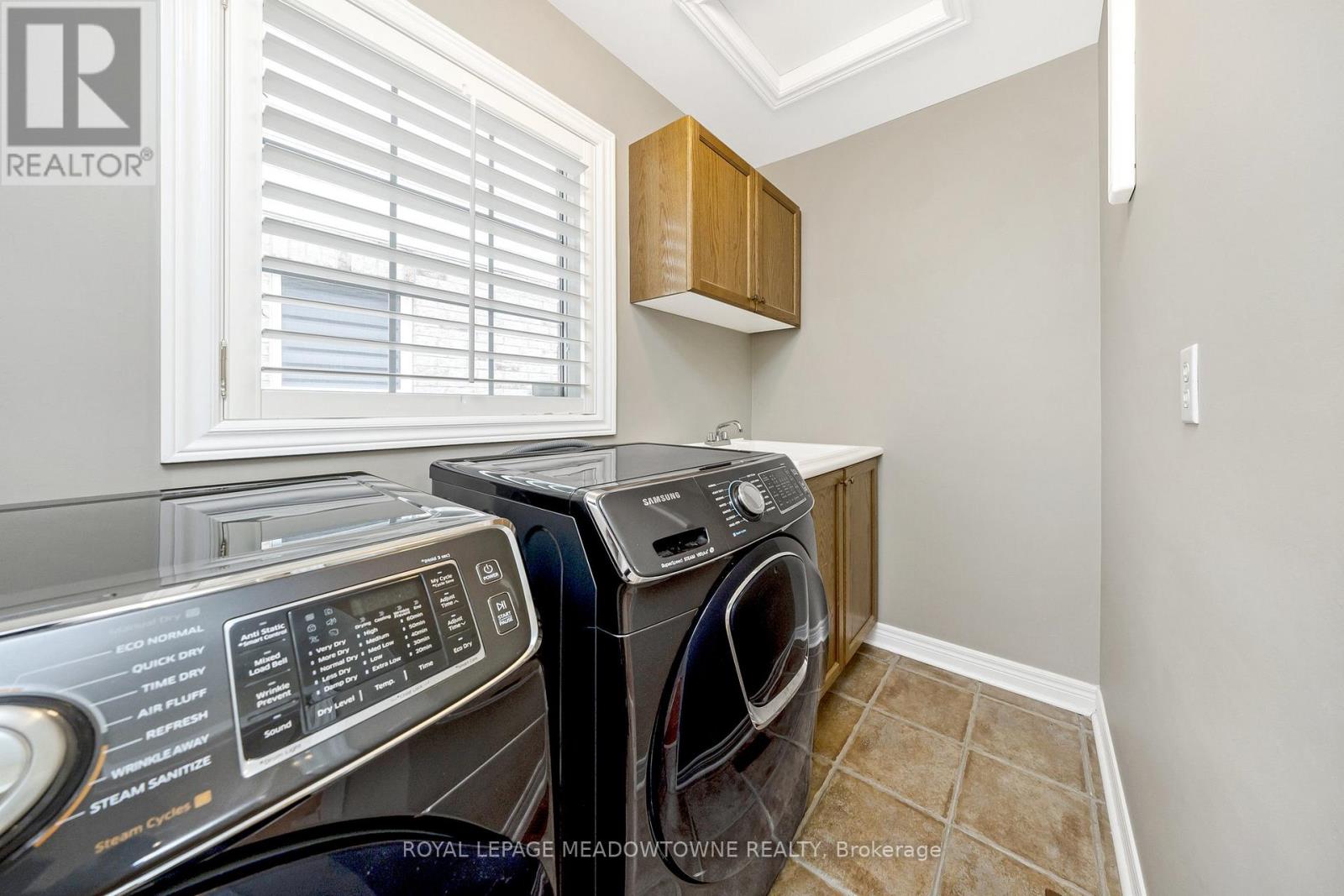 Photo 20 of 241 Ledwith Drive, Milton ON
