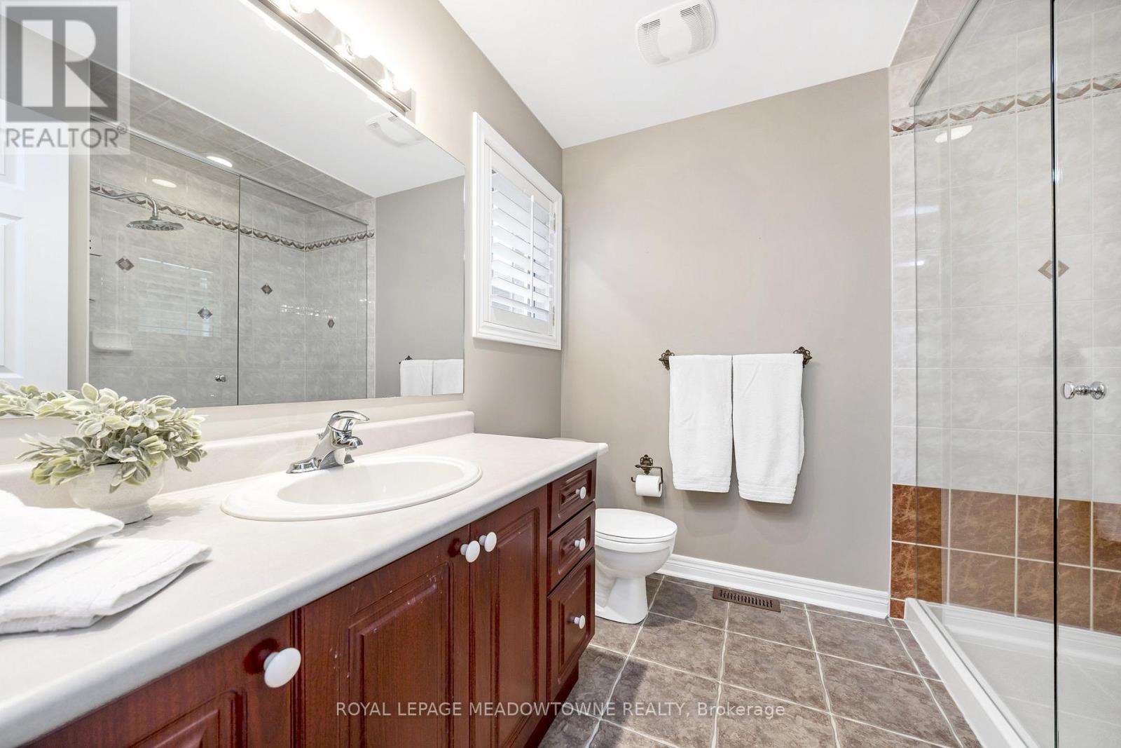 Photo 23 of 241 Ledwith Drive, Milton ON