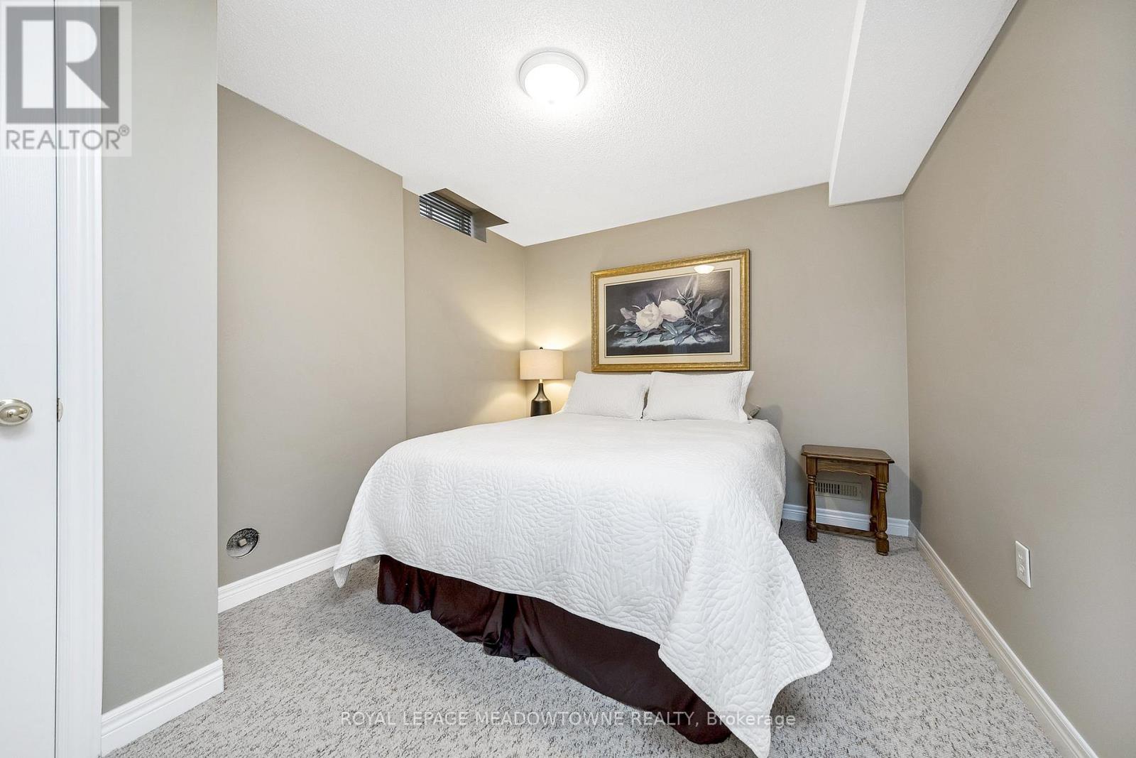 Photo 32 of 241 Ledwith Drive, Milton ON