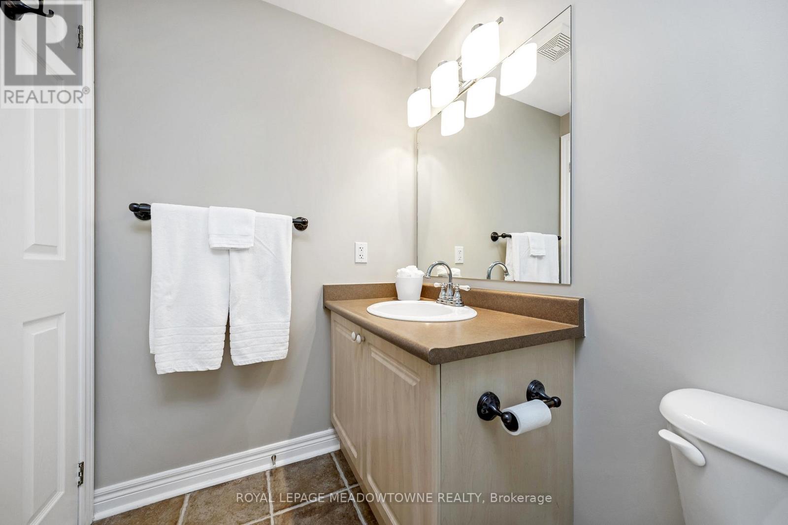 Photo 33 of 241 Ledwith Drive, Milton ON