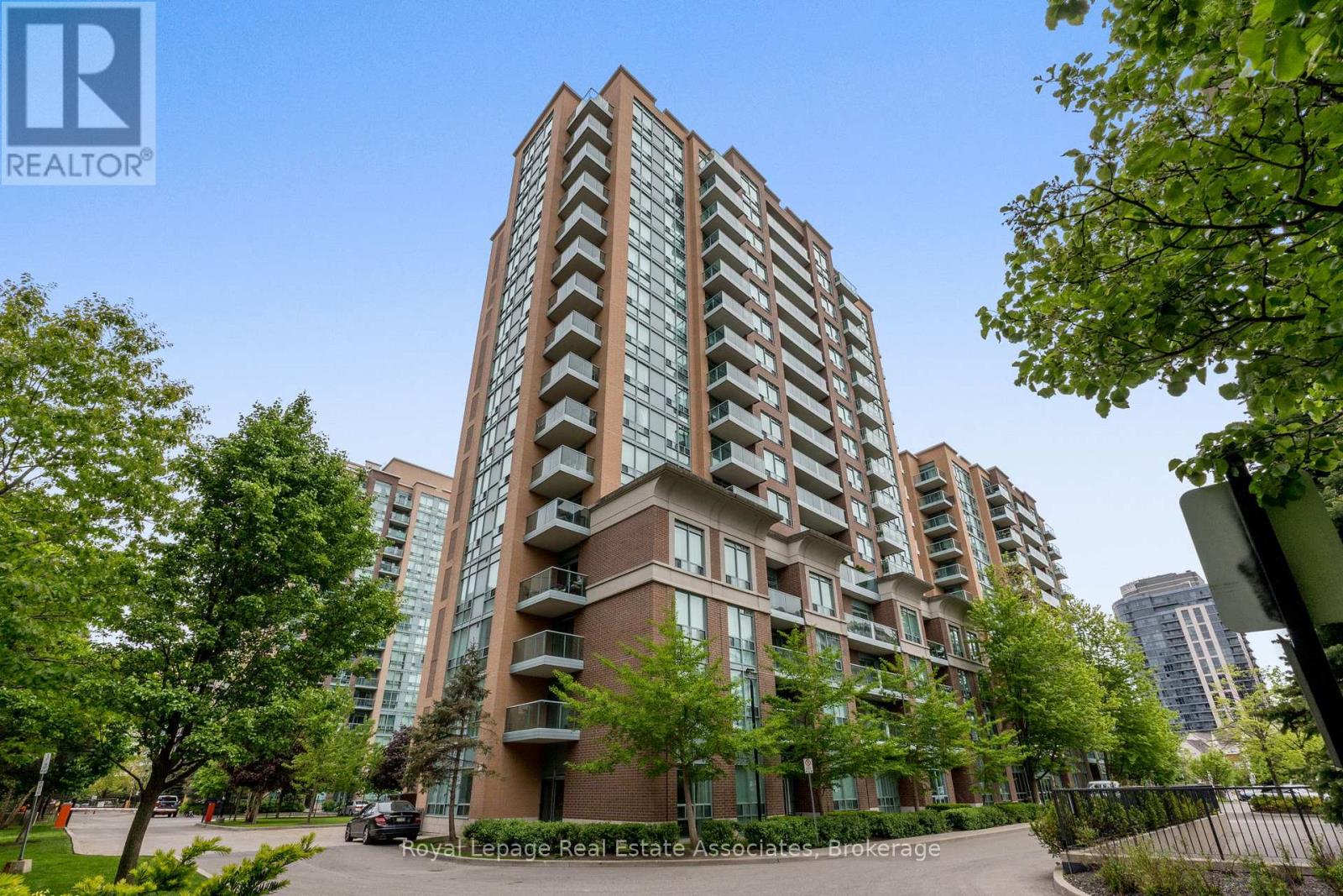Photo 1 of 709 15 Michael Power Place, Toronto ON