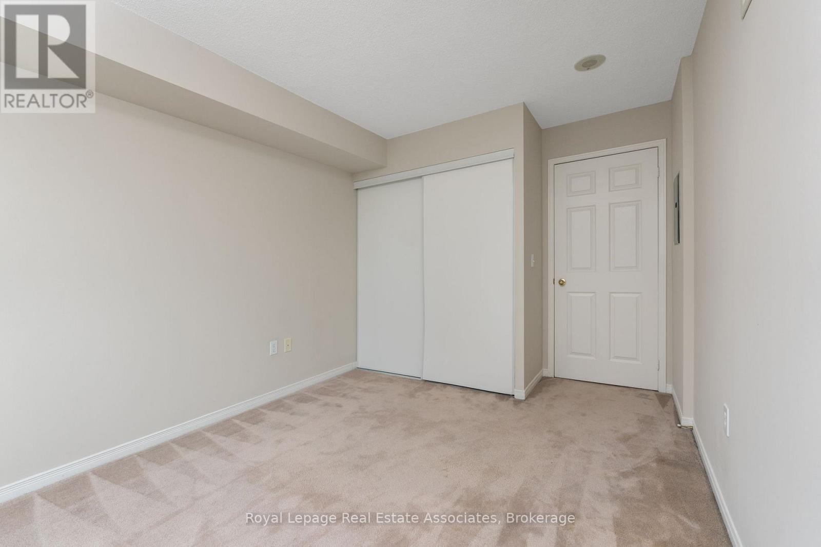 Photo 11 of 709 15 Michael Power Place, Toronto ON