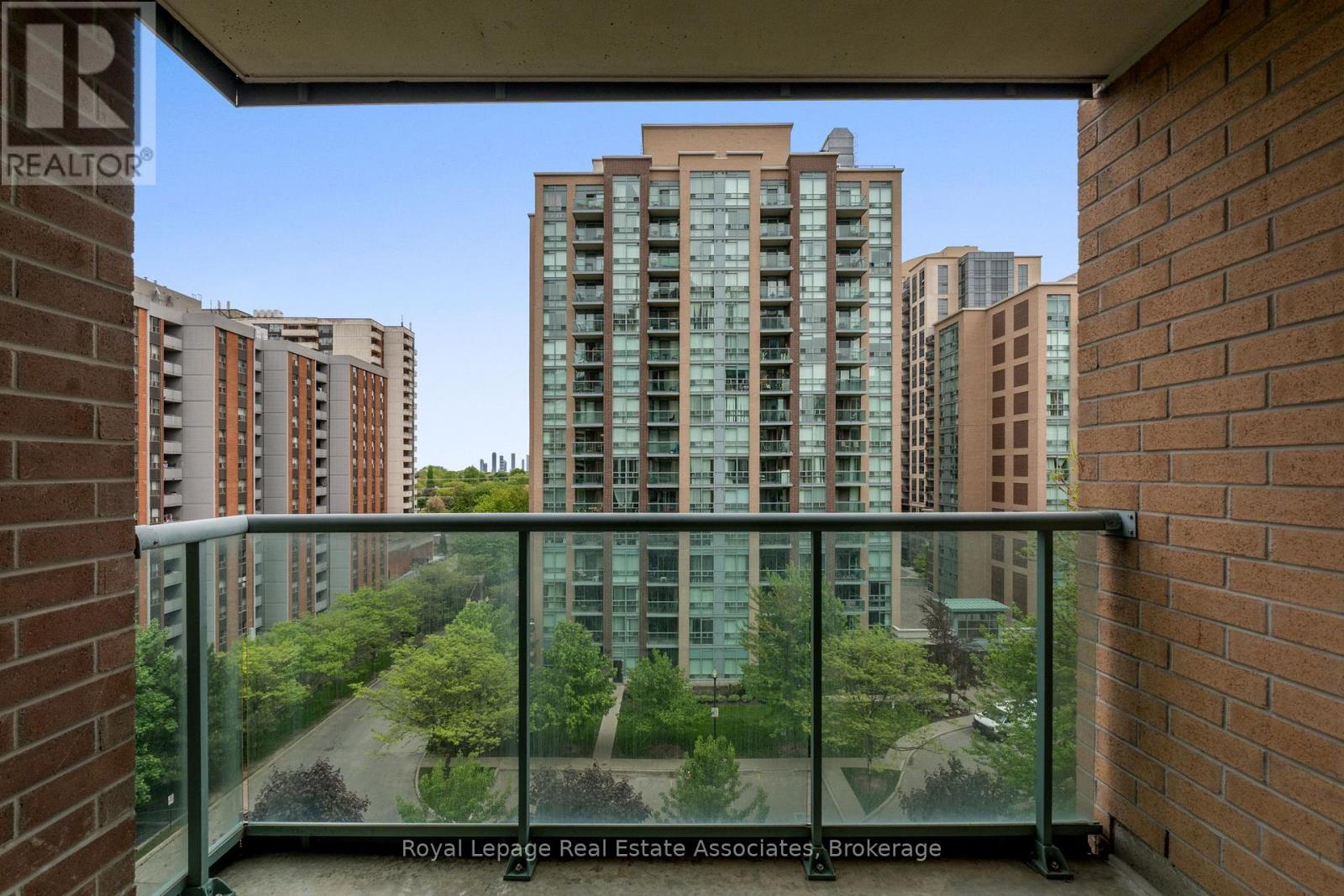 Photo 14 of 709 15 Michael Power Place, Toronto ON
