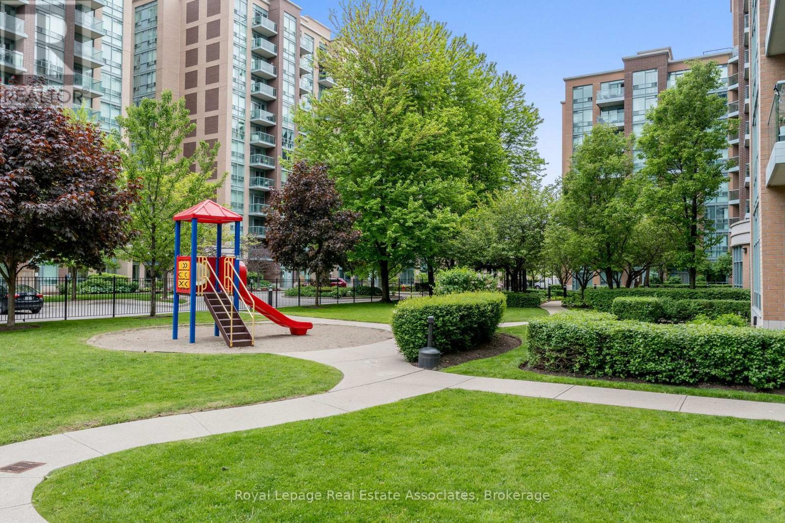 Photo 16 of 709 15 Michael Power Place, Toronto ON