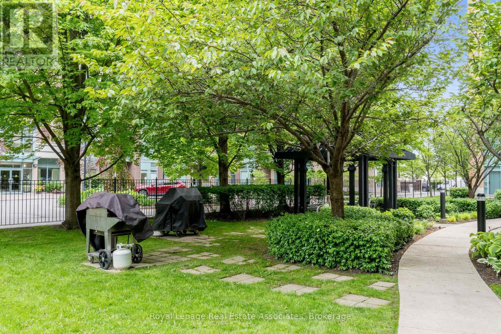 Photo 17 of 709 15 Michael Power Place, Toronto ON