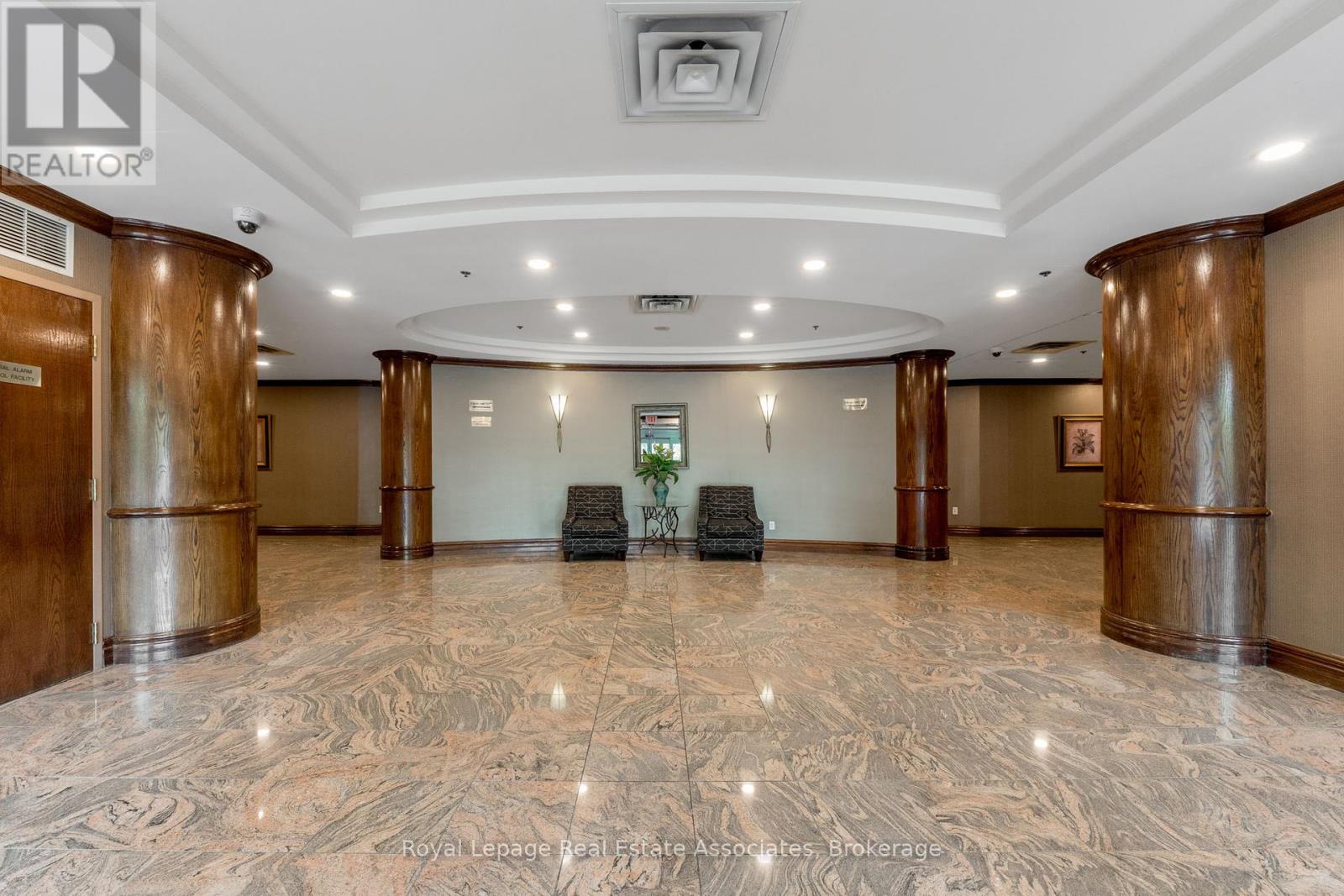 Photo 2 of 709 15 Michael Power Place, Toronto ON