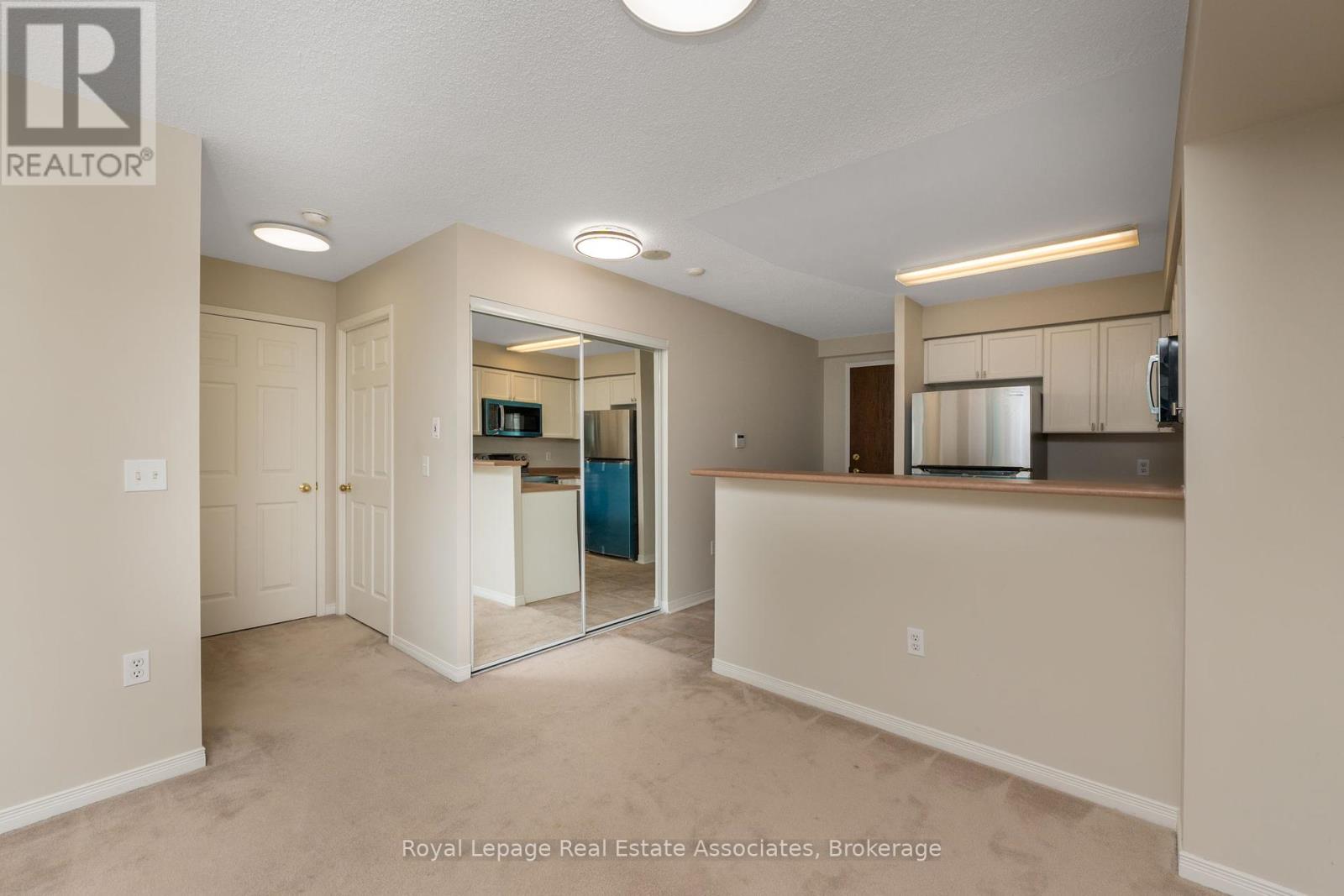 Photo 6 of 709 15 Michael Power Place, Toronto ON