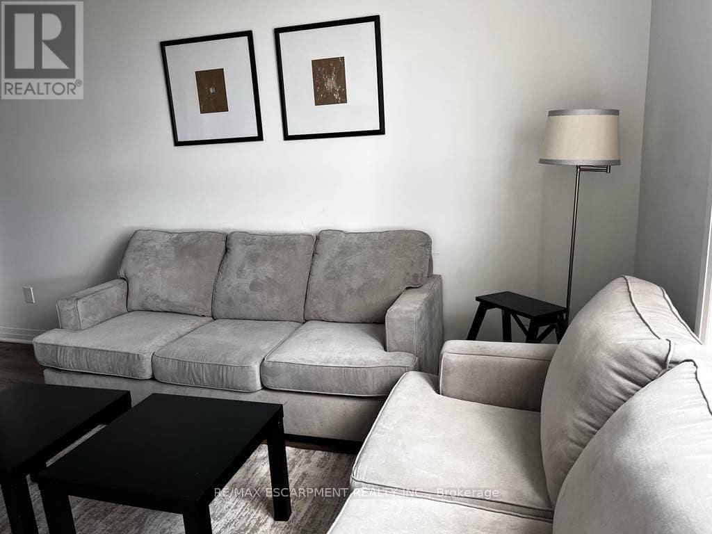 Photo 7 of 214 95 Dundas Street W, Oakville ON