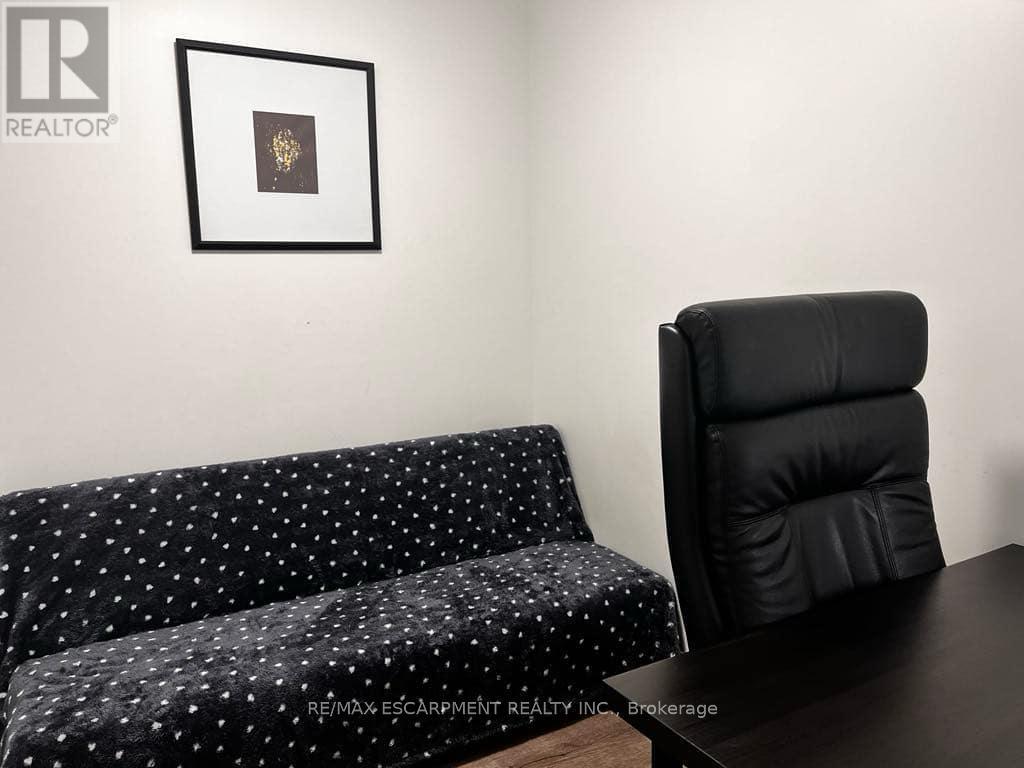 Photo 9 of 214 95 Dundas Street W, Oakville ON