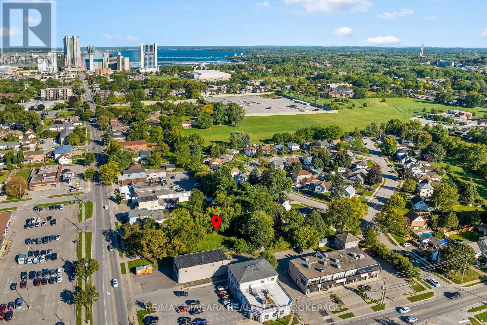 Photo 6 of 6192 Dunn Street, Niagara Falls ON