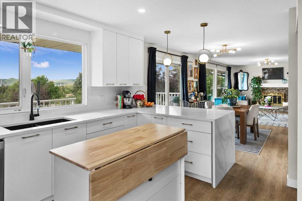 Single Family House Bungalow for Sale in   Avenue NW Silver Springs Calgary 