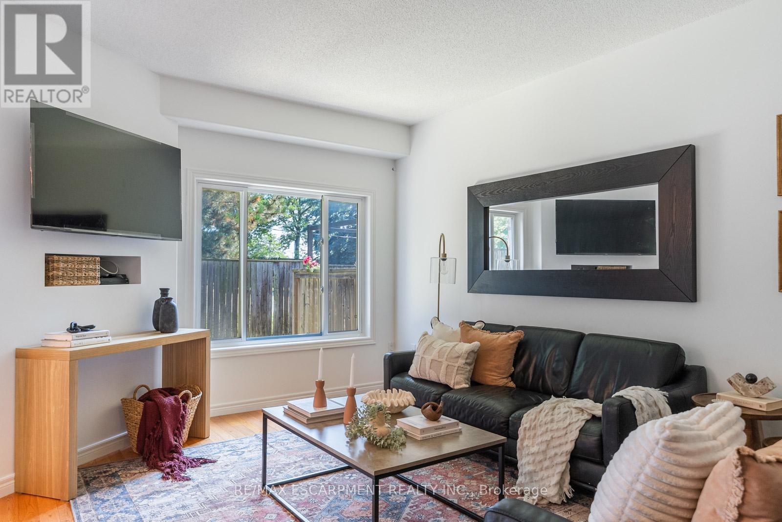 Photo 25 of 4 10 Liddycoat Lane, Hamilton ON
