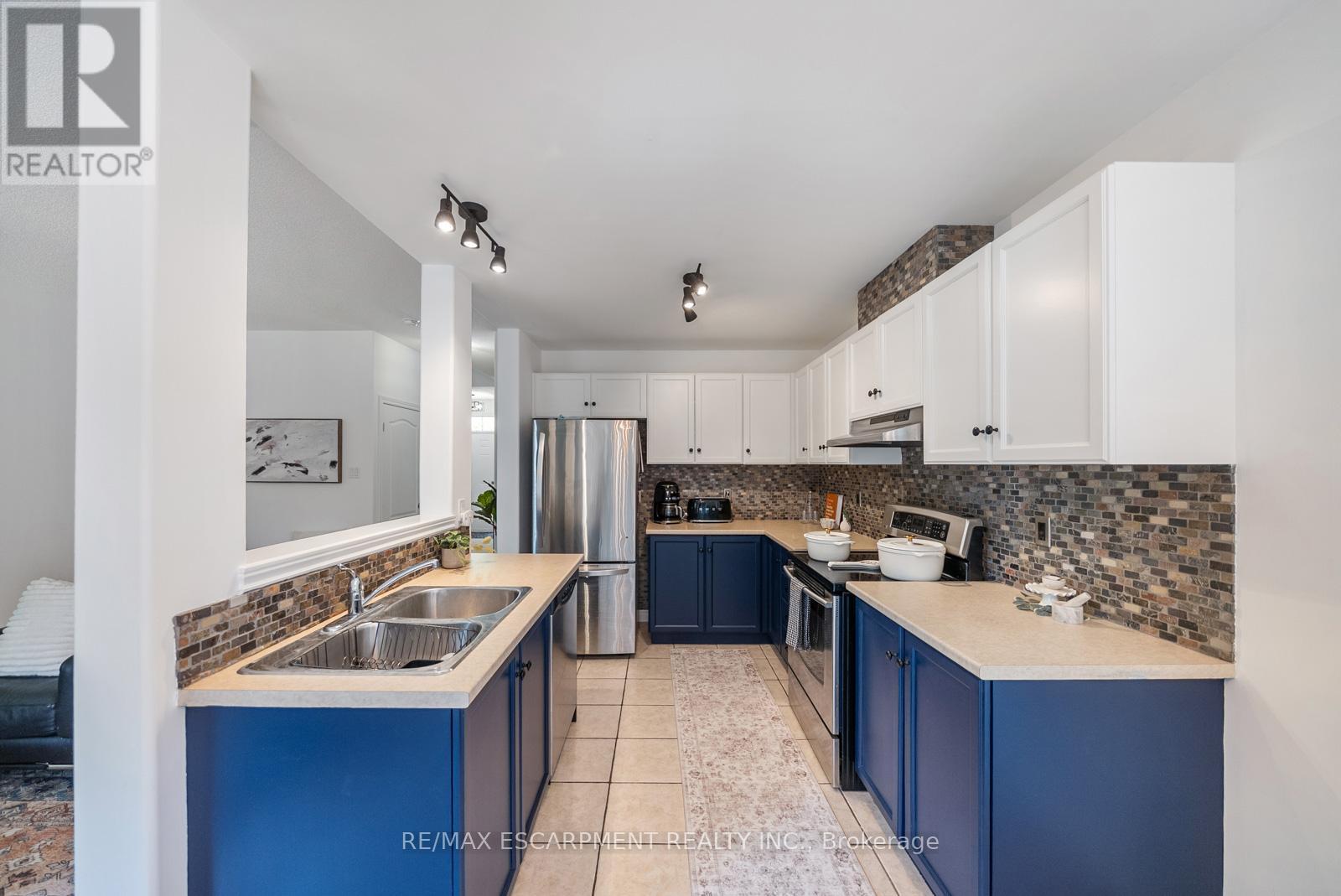 Photo 15 of 4 10 Liddycoat Lane, Hamilton ON