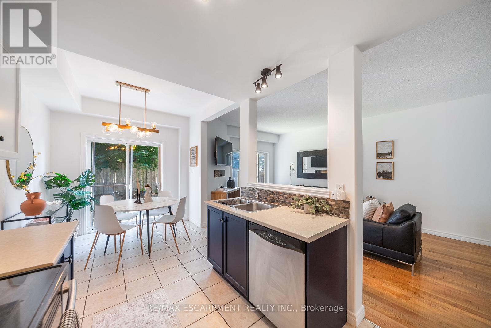 Photo 13 of 4 10 Liddycoat Lane, Hamilton ON