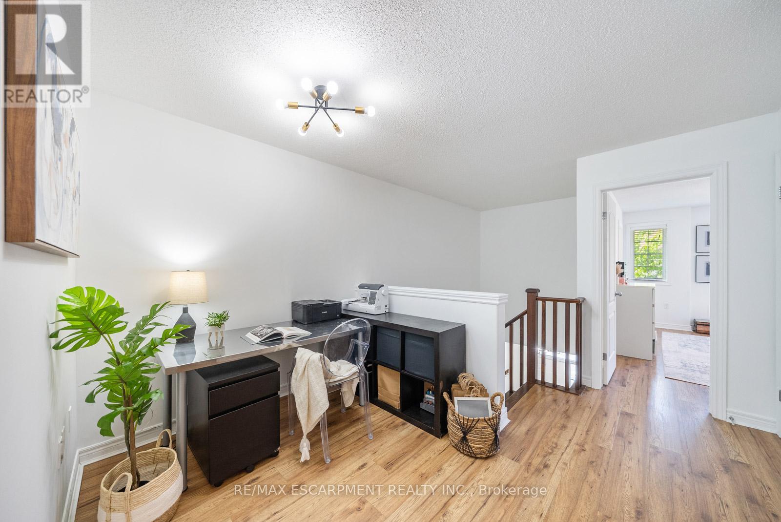 Photo 4 of 4 10 Liddycoat Lane, Hamilton ON