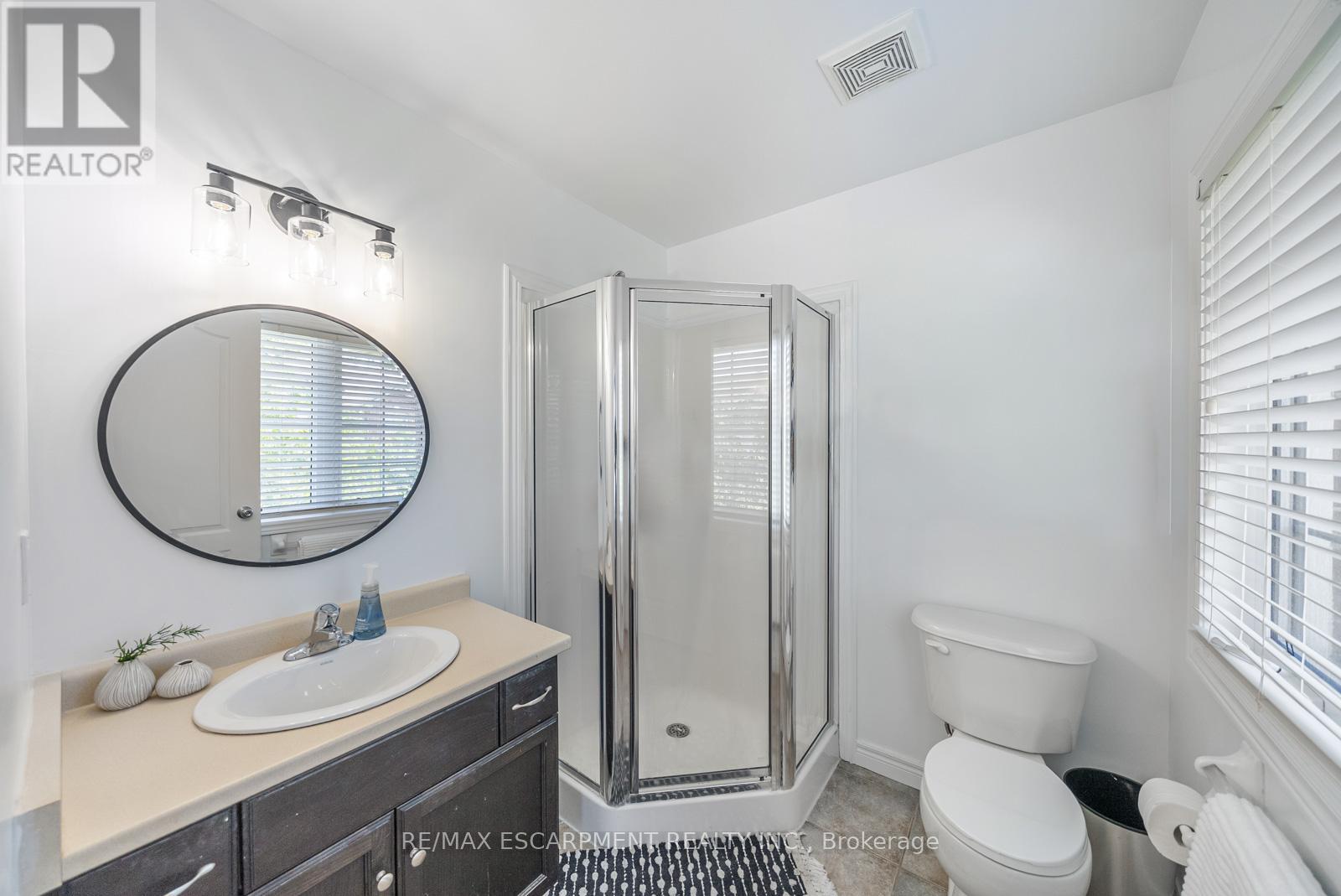 Photo 17 of 4 10 Liddycoat Lane, Hamilton ON