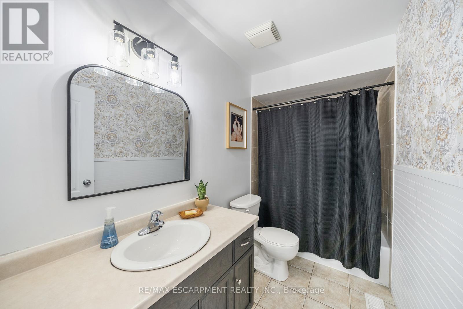 Photo 26 of 4 10 Liddycoat Lane, Hamilton ON