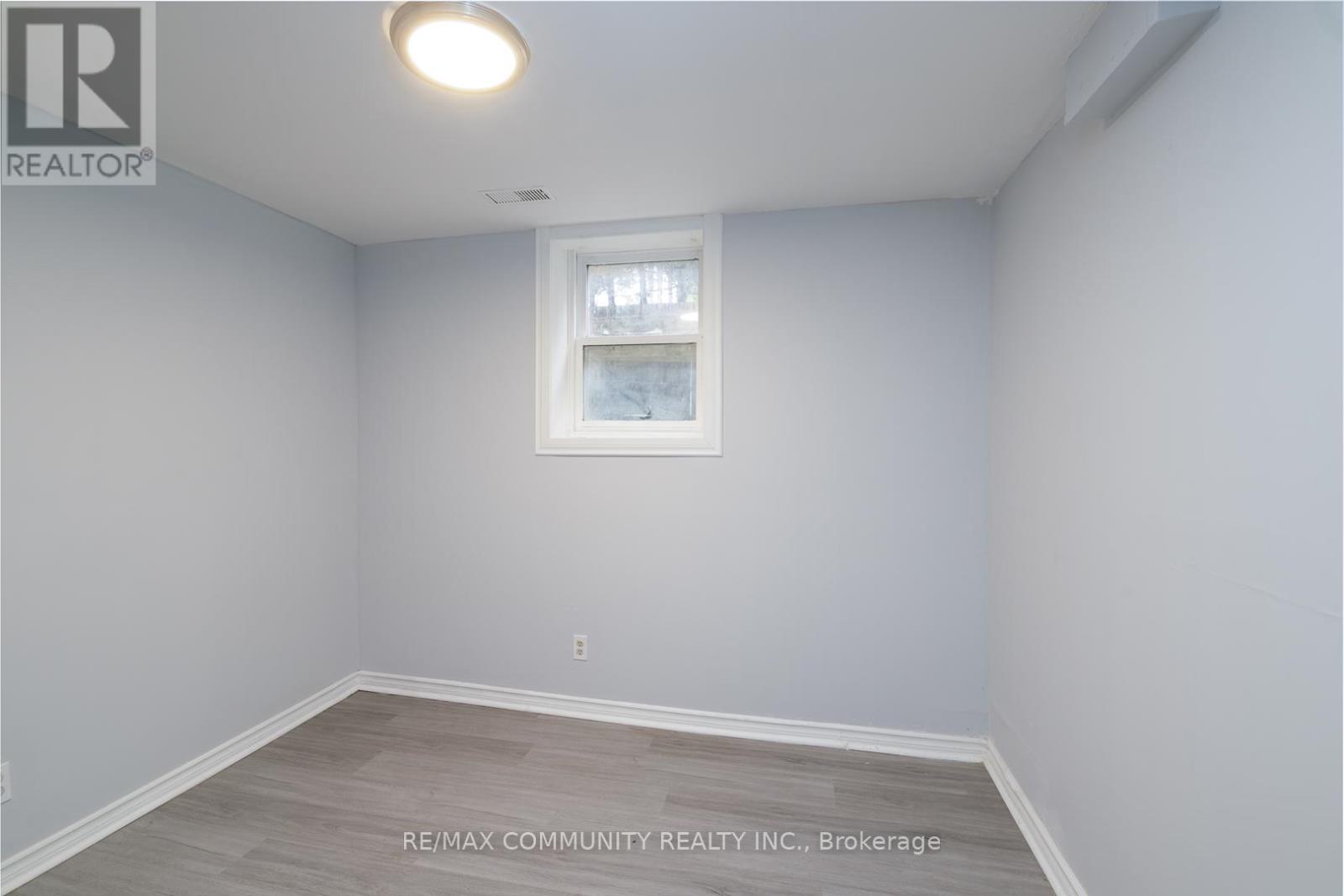 Photo 11 of 52 Hillside Street, Belleville ON