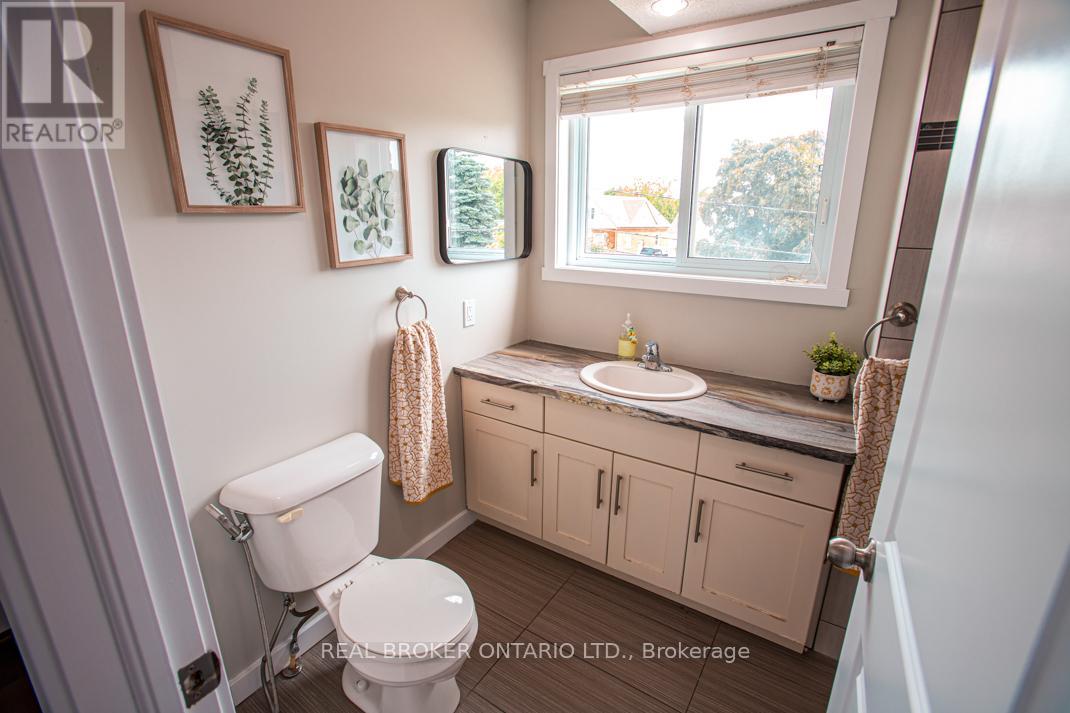 Photo 33 of B 489 East Avenue, Kitchener ON