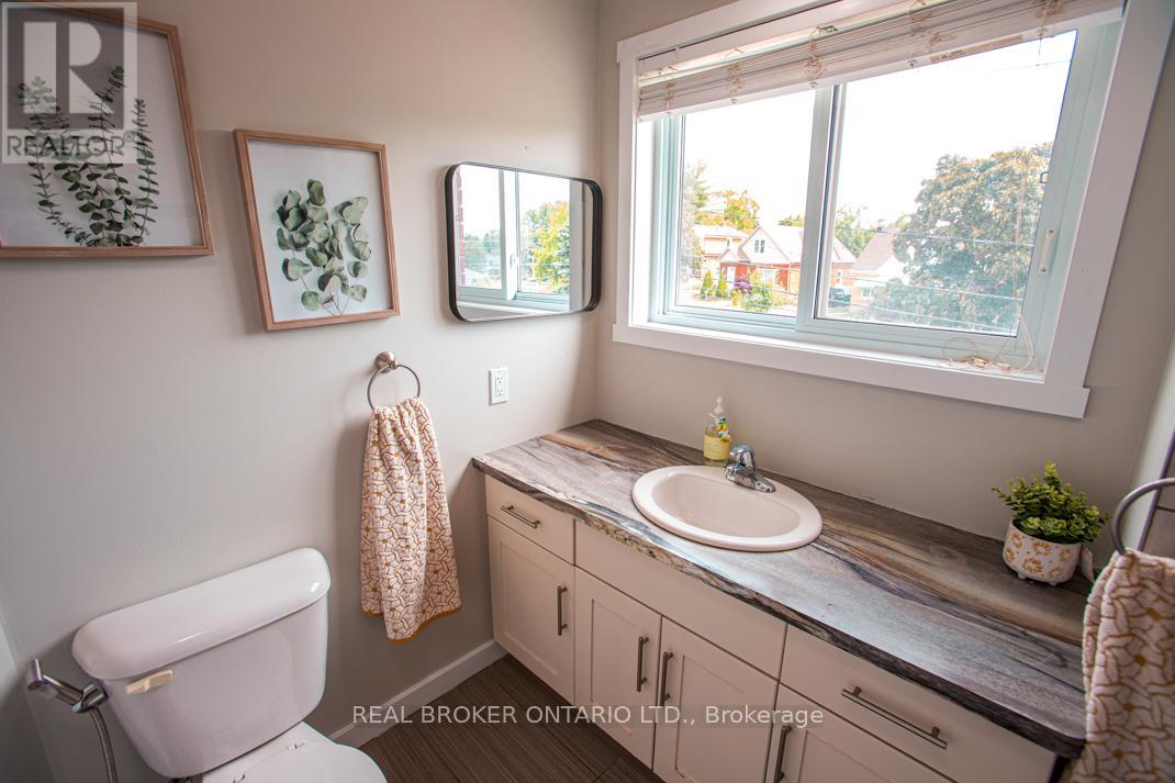 Photo 36 of B 489 East Avenue, Kitchener ON