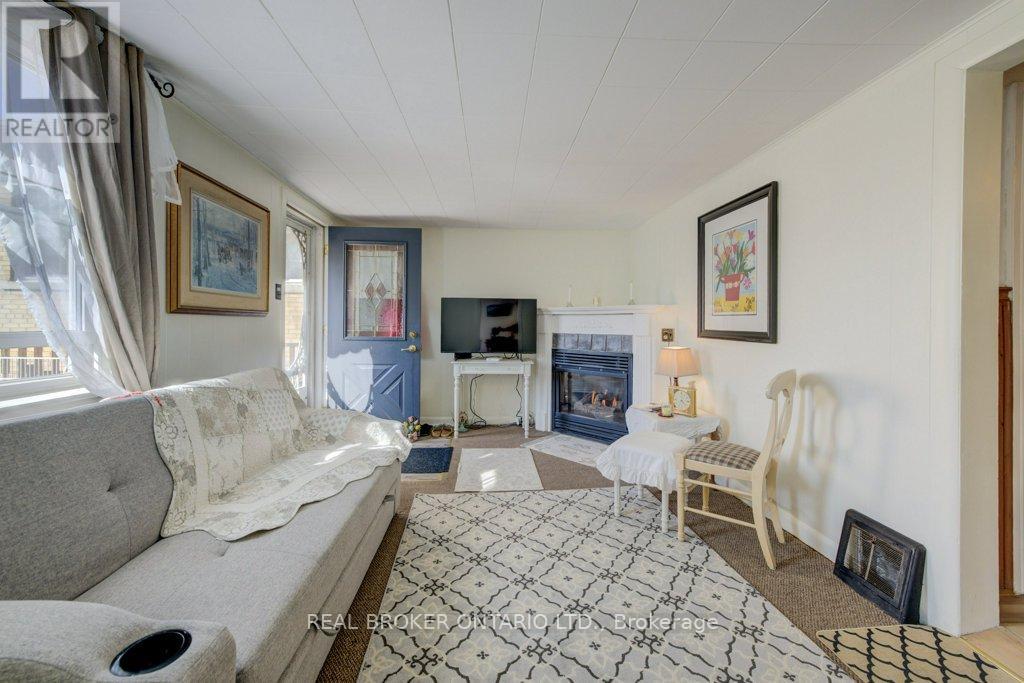 Photo 11 of 458 Upper Wentworth Street, Hamilton ON