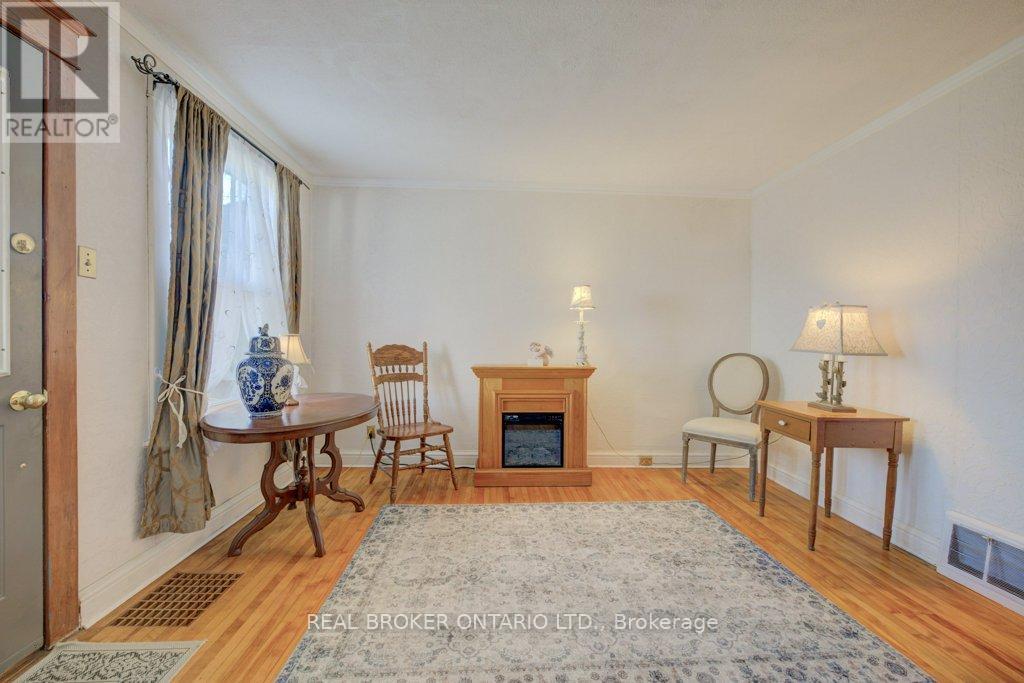Photo 3 of 458 Upper Wentworth Street, Hamilton ON