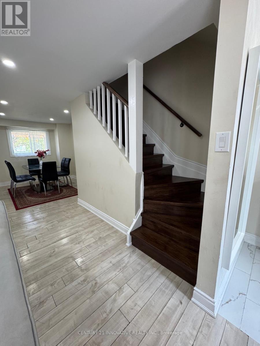 Photo 11 of 735 Parkview Crescent, Cambridge ON