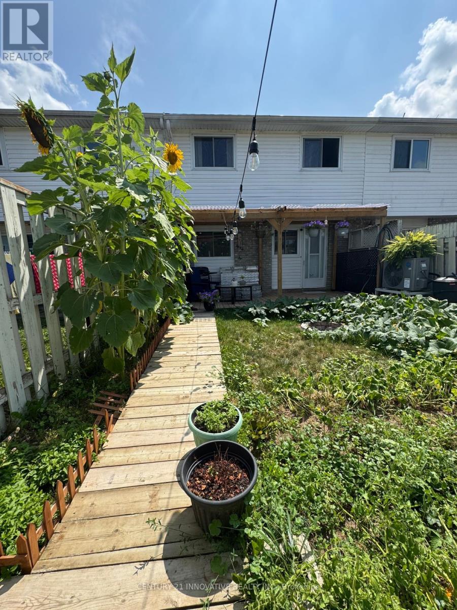Photo 29 of 735 Parkview Crescent, Cambridge ON