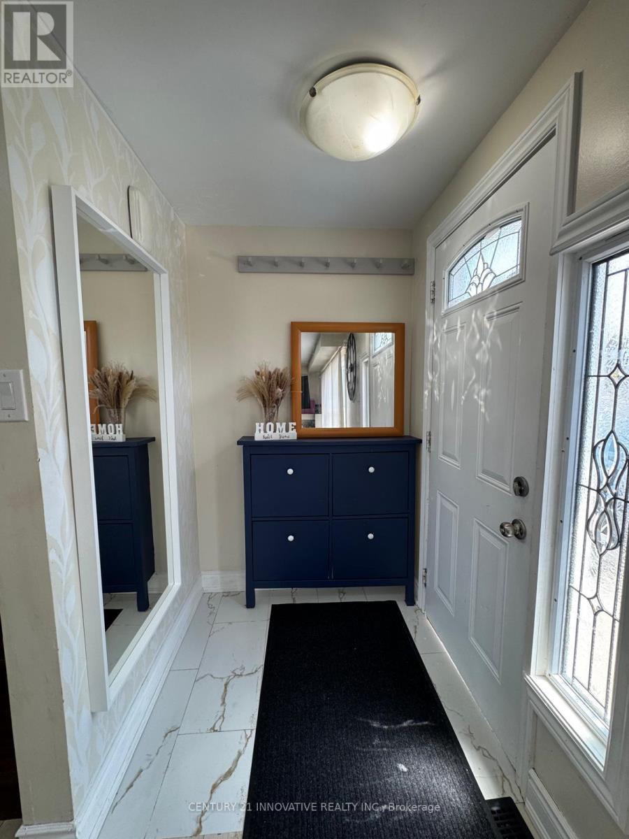 Photo 3 of 735 Parkview Crescent, Cambridge ON