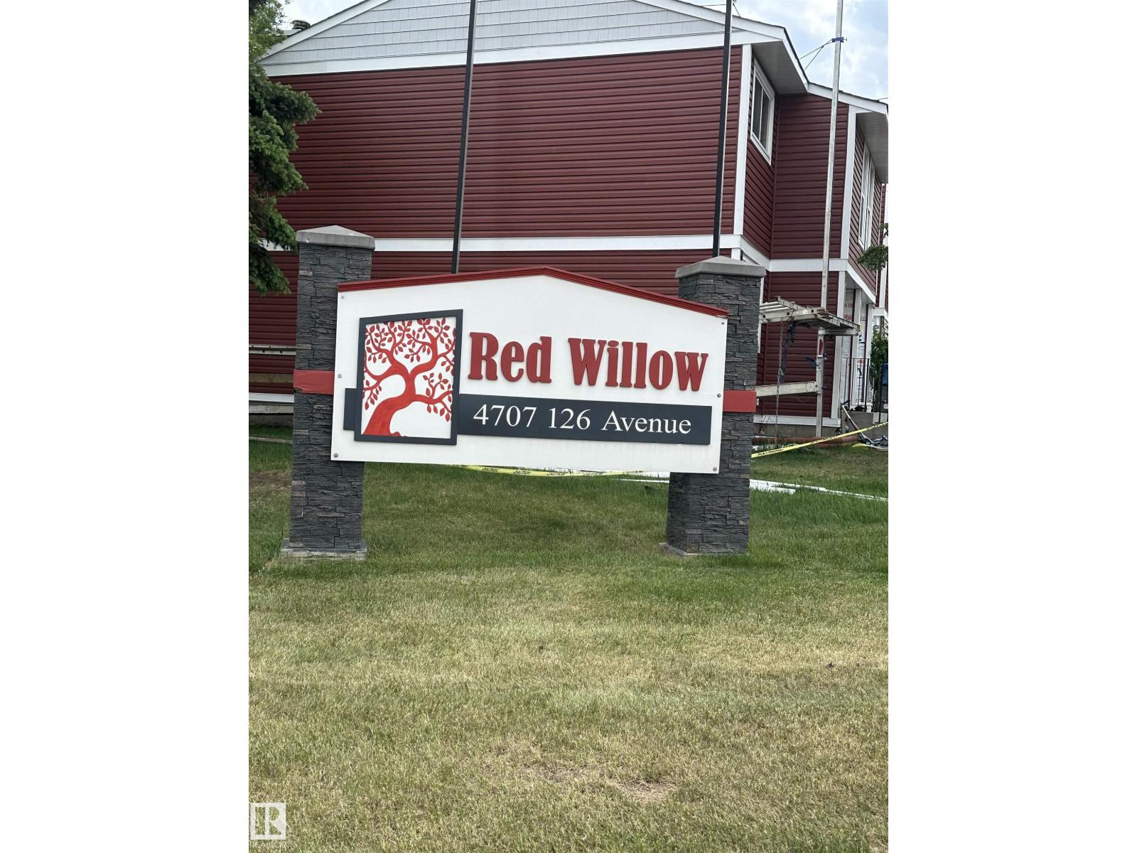 Photo 1 of 35 4707 126 Av Nw, Edmonton AB