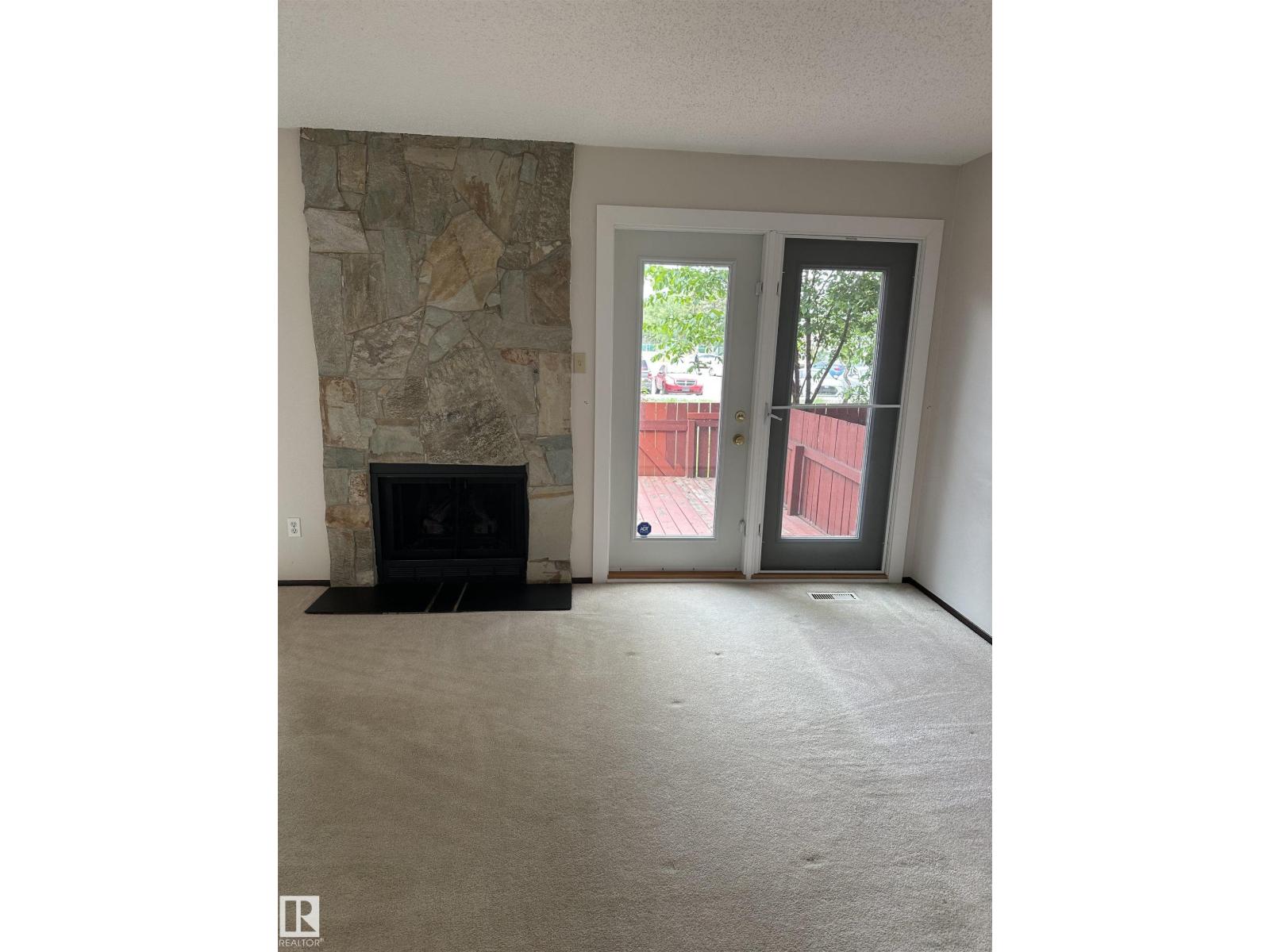 Photo 6 of 35 4707 126 Av Nw, Edmonton AB
