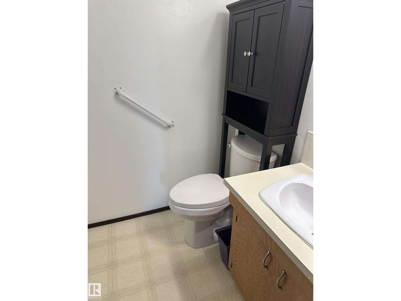 Photo 8 of 35 4707 126 Av Nw, Edmonton AB