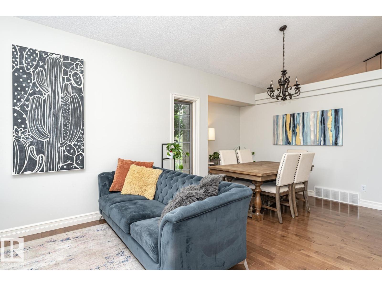 Photo 5 of 160 Carlson Cl Nw, Edmonton AB