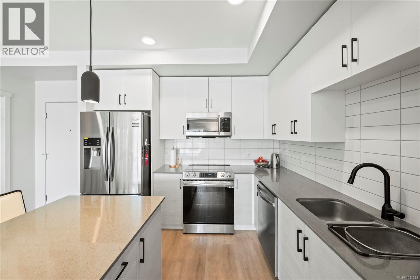 Photo 4 of 601 2465 Gateway Rd, Langford BC