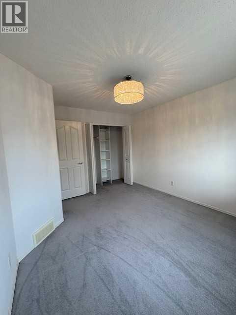 Single Family House for Sale in  Douglas Glen Gardens SE Douglasdale/Glen Calgary 