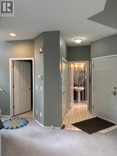 Single Family House for Sale in  Douglas Glen Gardens SE Douglasdale/Glen Calgary 