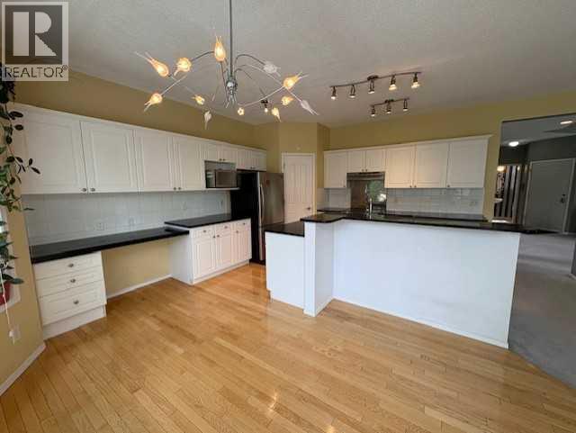 Single Family House for Sale in  Douglas Glen Gardens SE Douglasdale/Glen Calgary 