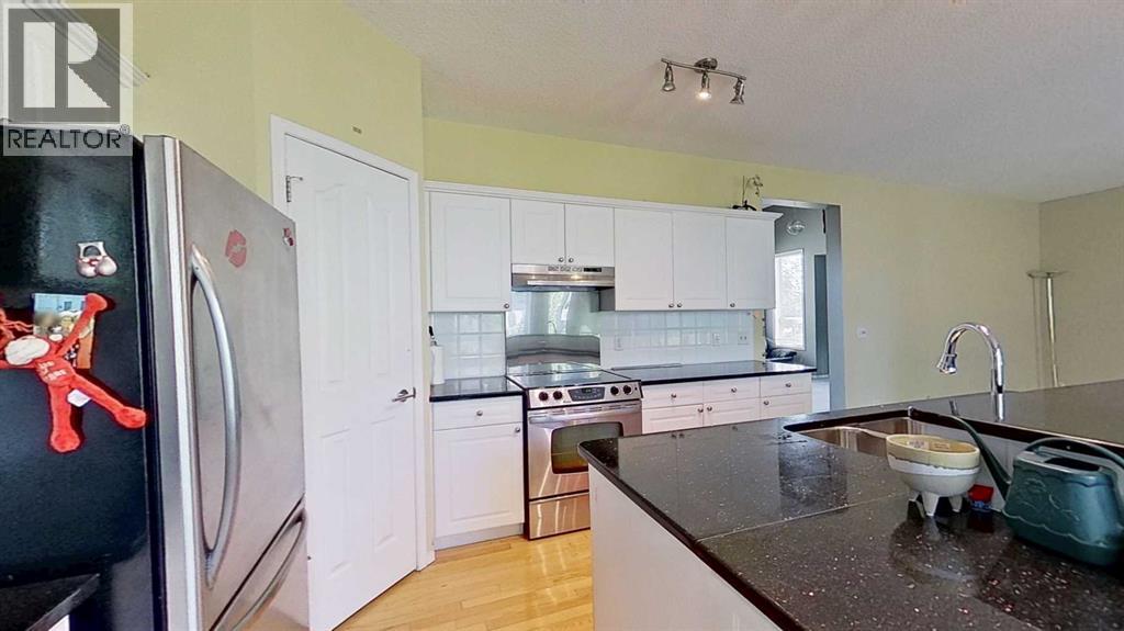 Single Family House for Sale in  Douglas Glen Gardens SE Douglasdale/Glen Calgary 