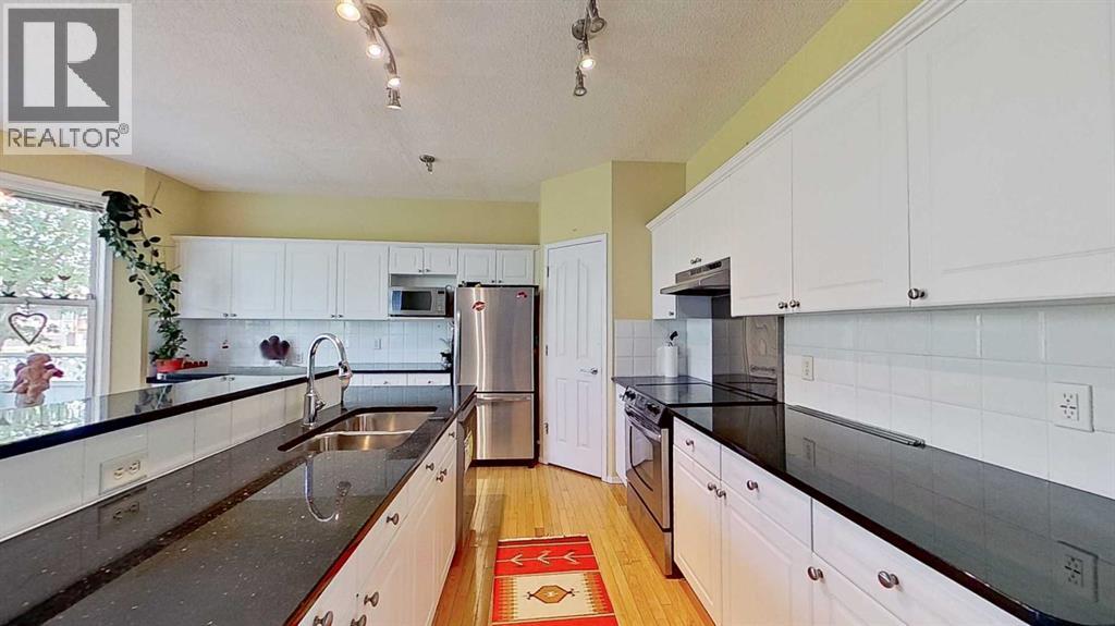 Single Family House for Sale in  Douglas Glen Gardens SE Douglasdale/Glen Calgary 