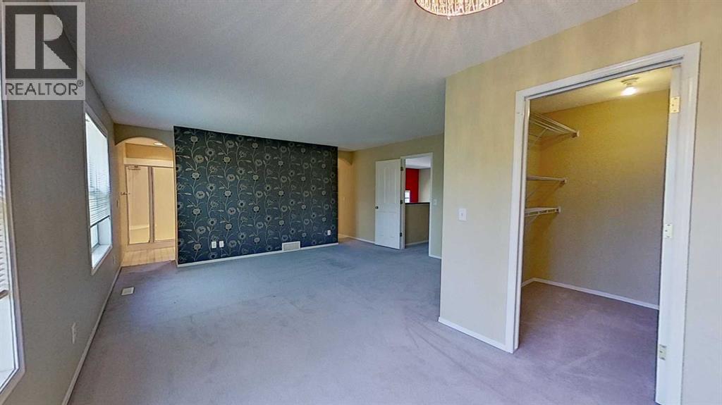 Single Family House for Sale in  Douglas Glen Gardens SE Douglasdale/Glen Calgary 