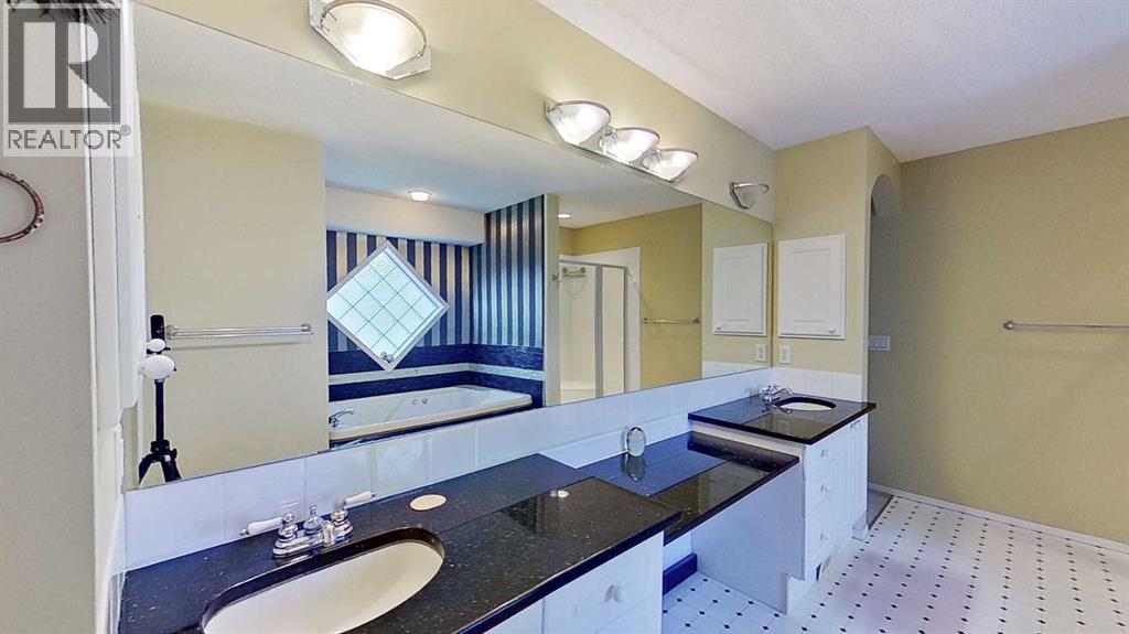 Single Family House for Sale in  Douglas Glen Gardens SE Douglasdale/Glen Calgary 