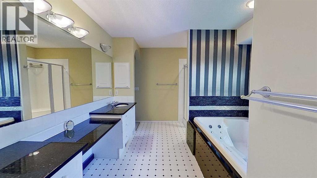 Single Family House for Sale in  Douglas Glen Gardens SE Douglasdale/Glen Calgary 