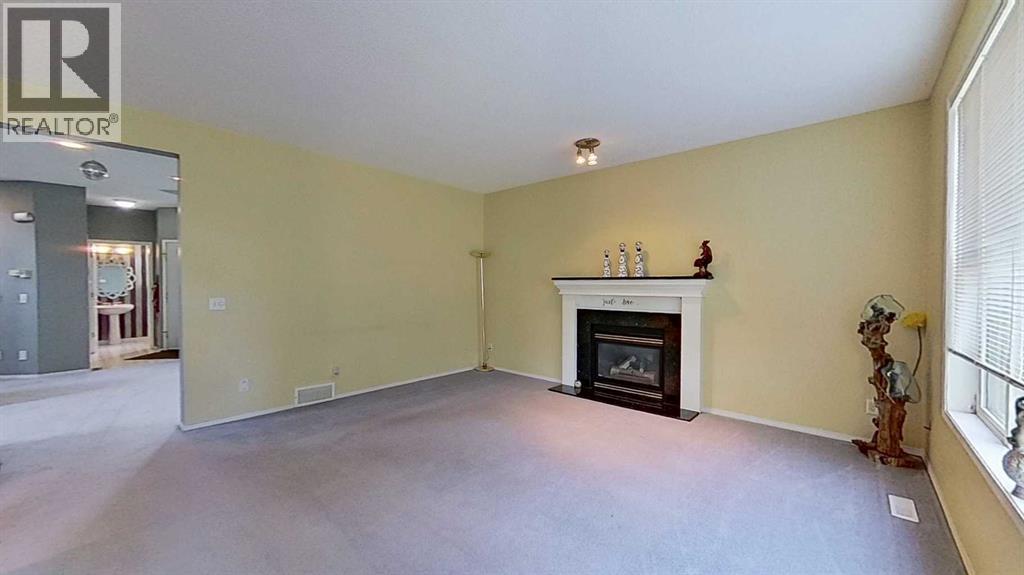 Single Family House for Sale in  Douglas Glen Gardens SE Douglasdale/Glen Calgary 