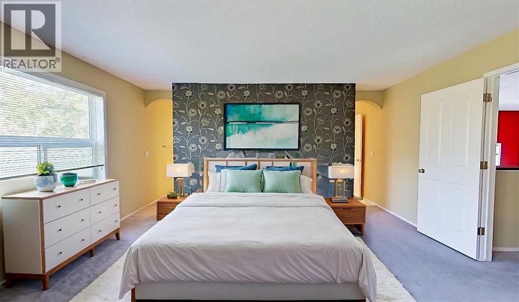 Single Family House for Sale in  Douglas Glen Gardens SE Douglasdale/Glen Calgary 