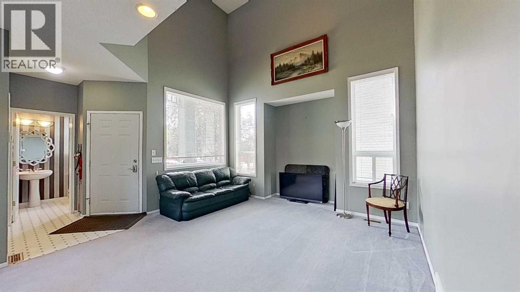 Single Family House for Sale in  Douglas Glen Gardens SE Douglasdale/Glen Calgary 