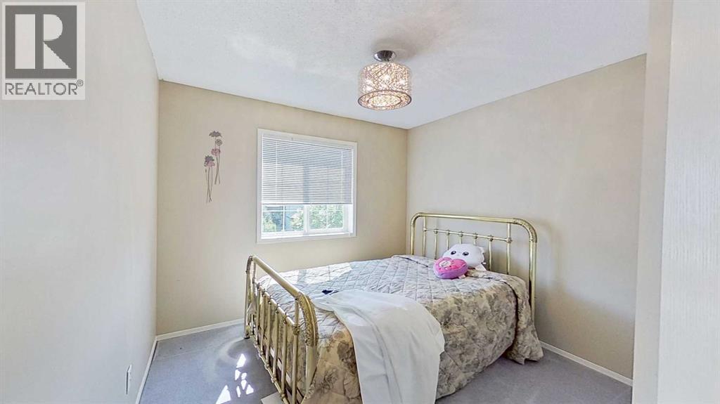 Single Family House for Sale in  Douglas Glen Gardens SE Douglasdale/Glen Calgary 