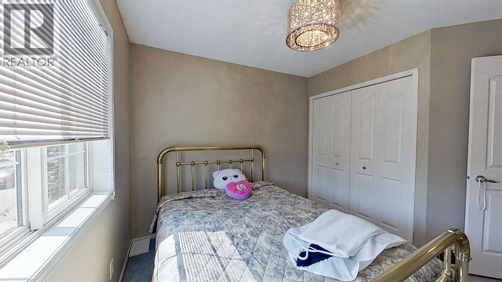 Single Family House for Sale in  Douglas Glen Gardens SE Douglasdale/Glen Calgary 