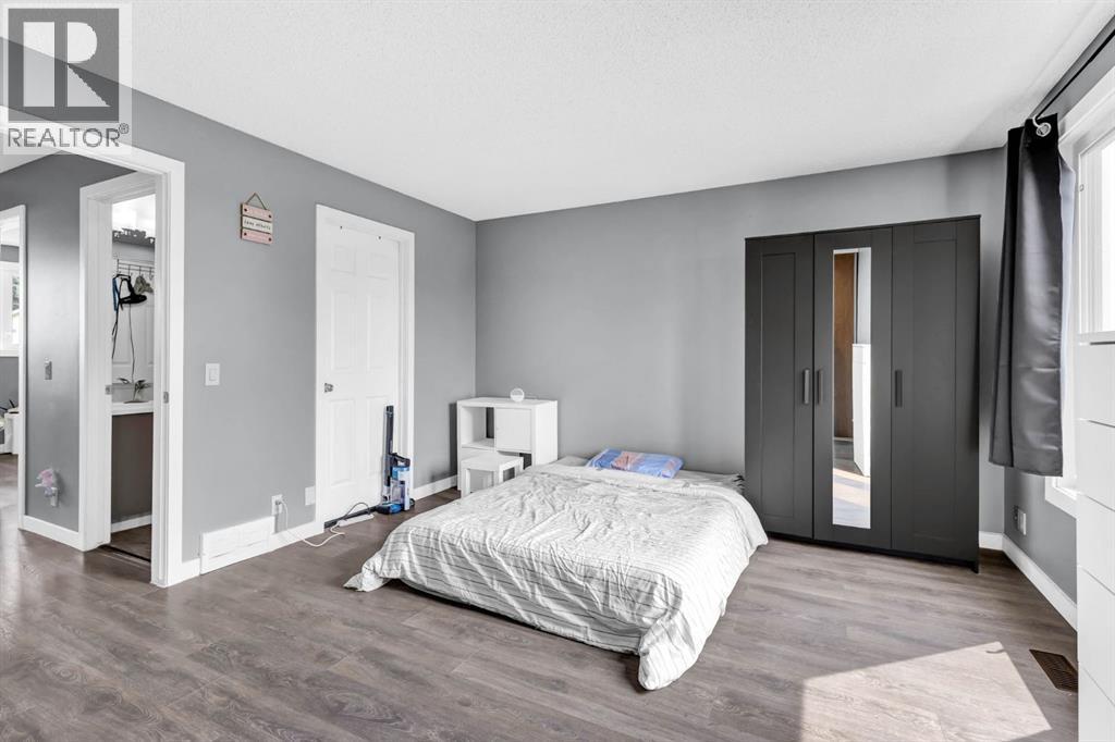 Single Family House for Sale in  Erin Woods Drive SE Erin Woods Calgary 